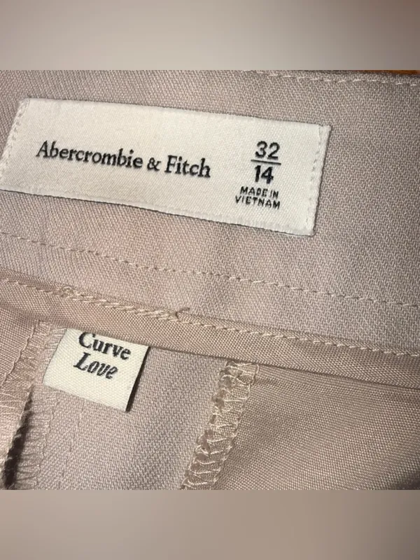 Abercrombie & Fitch‎ Curve Love A&F Sloane Low Rise Tailored Short Beige size 32 - Image 5