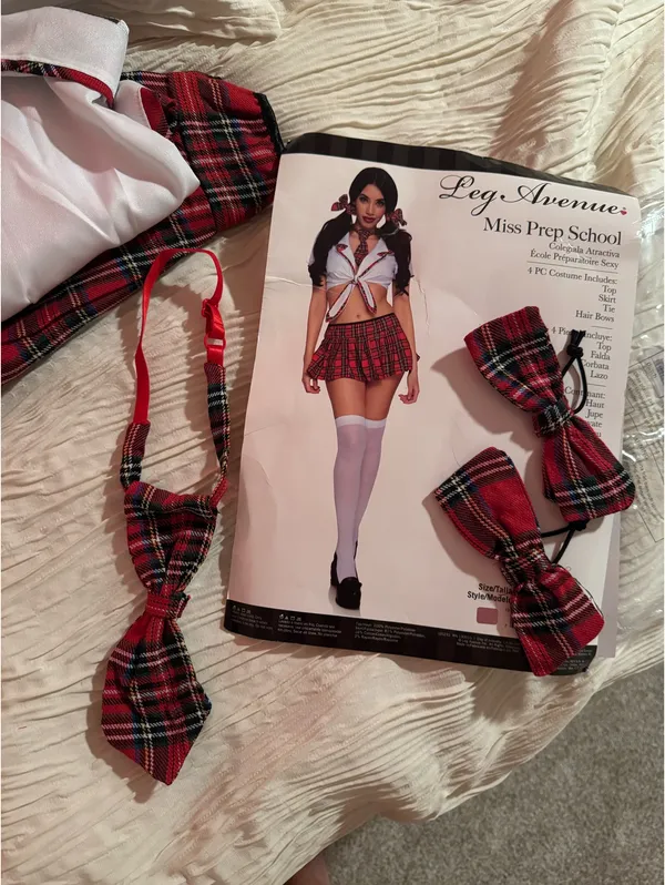School girl Halloween costume - Image 5