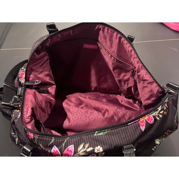 Vera Bradley large duffle bag with accessories. Excellent‎ condition - Image 6