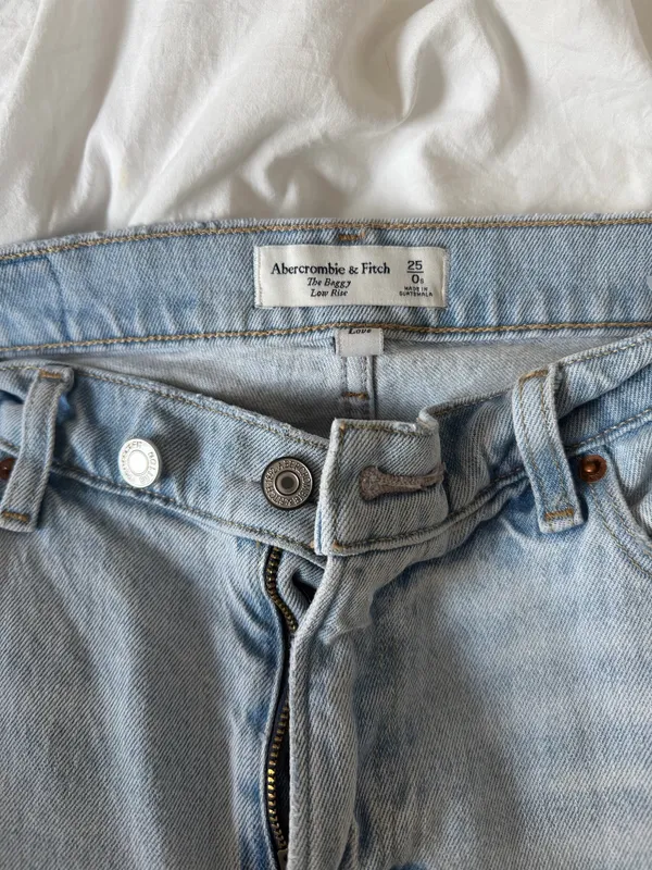 Abercrombie Low-Rise Baggy Jeans - Image 3