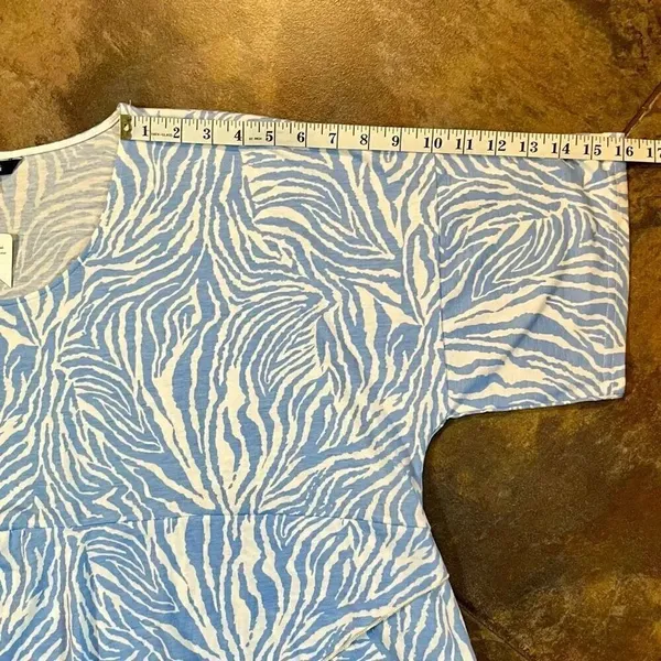 NWT Yak & Yeti Blue Zig Zag Zebra Striped Short Sleeve Blouse L/XL - Image 6