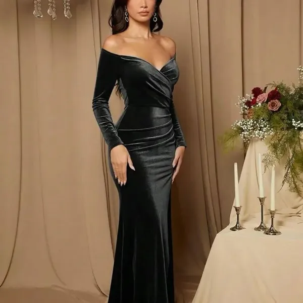 Goth Black velvet evening gown dress with thigh slit long sleeve size L - Image 9