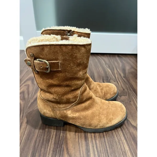 UGG Australia 1982 Chestnut Suede Sheepskin Lined Buckle Boots Womens 7 - Image 2