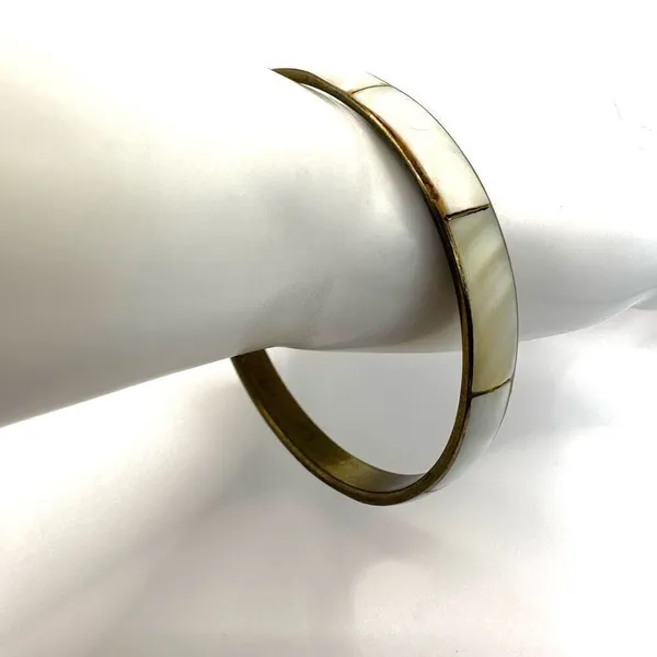Abalone bangle bracelet - Image 2