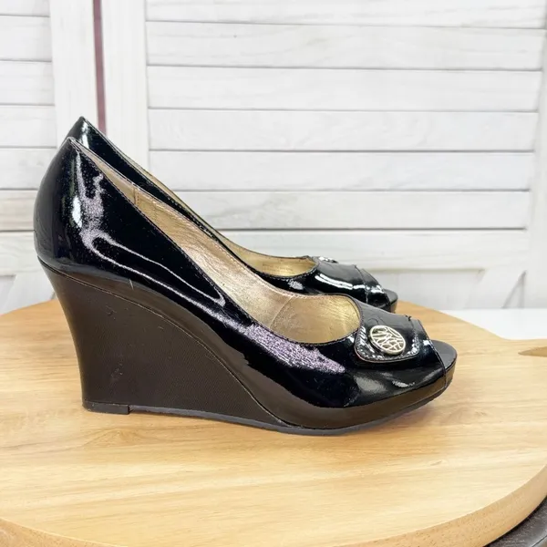 Lilly Pulitzer Patent Leather Peep Toe Wedge‎ Heels Black 36.5 US 6 - Image 2