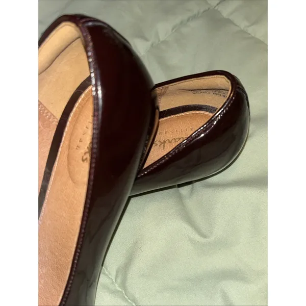 Clarks Artisan Sz 7.5 Burgundy Patent Leather Kitten Heel Pumps Pointed Toe - Image 12
