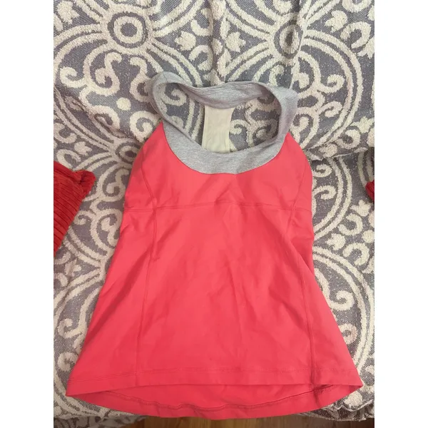 Lululemon Size 8 Round Neck Tank Top Activewear Racerback built in sports bra - Image 3