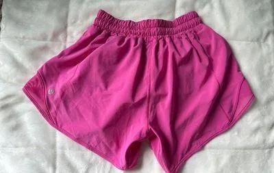 Lululemon Hottie Hot Shorts High-Rise - Image 2