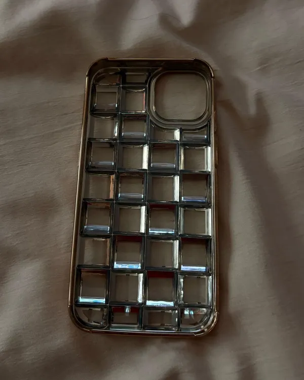 Gold iphone 13 case Yellow - Image 2