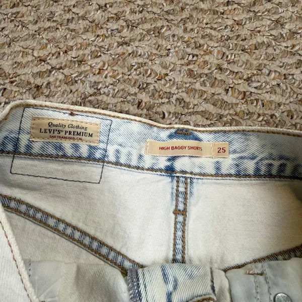 Levis Premium High Baggy Shorts Light Acid Wash Denim W25 Summer Minimalist - Image 3