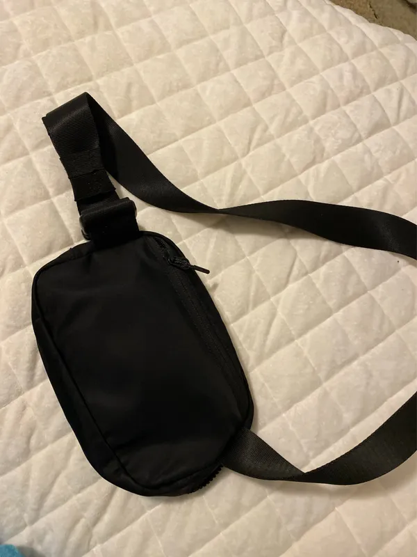 Black lululemon belt bag - Image 2