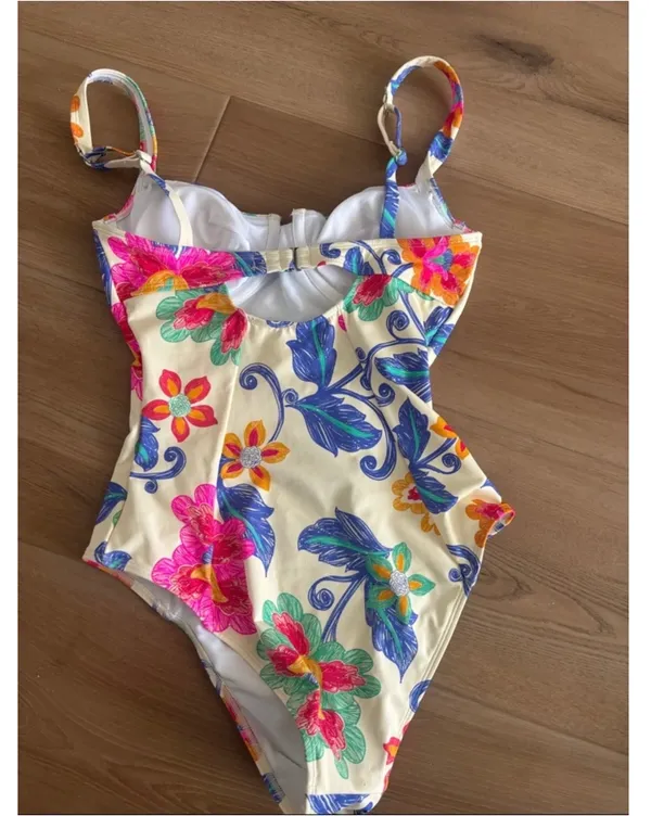 Cupshe One-Piece Swimsuit - Image 2
