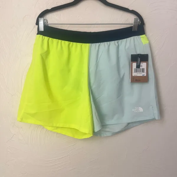 The North Face Women's Wander Shorts - Neon size L NWT - Image 2
