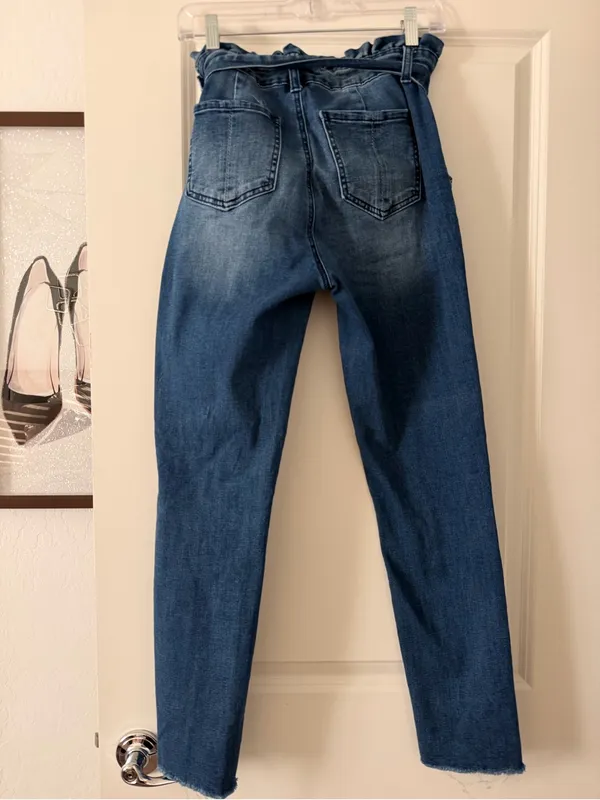 High-Rise Paperbag Waist Blue Jeans with Tie Belt - Image 2