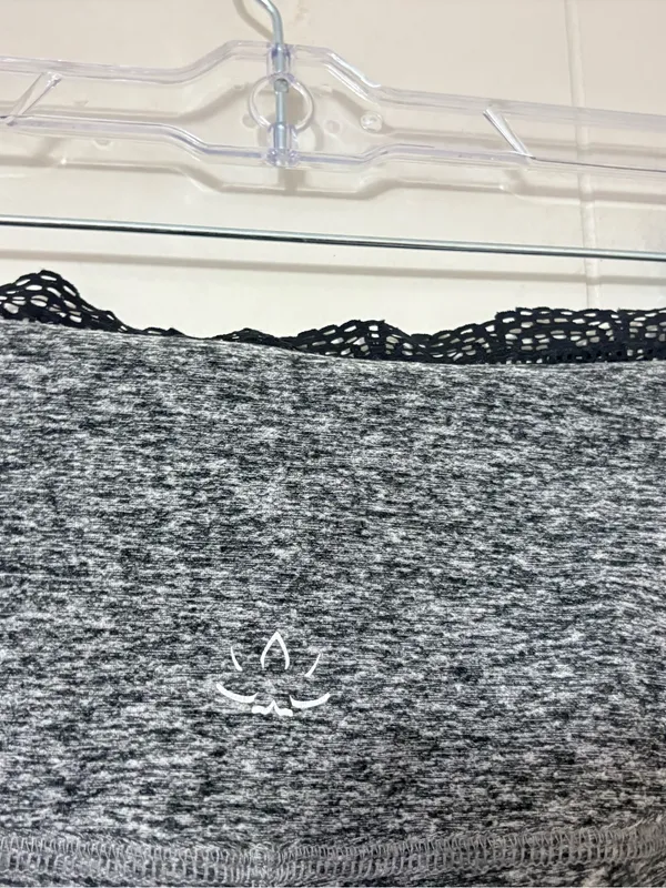 Beyond Yoga Heather Gray Black Lace Trim High Rise Leggings Size M - Image 7