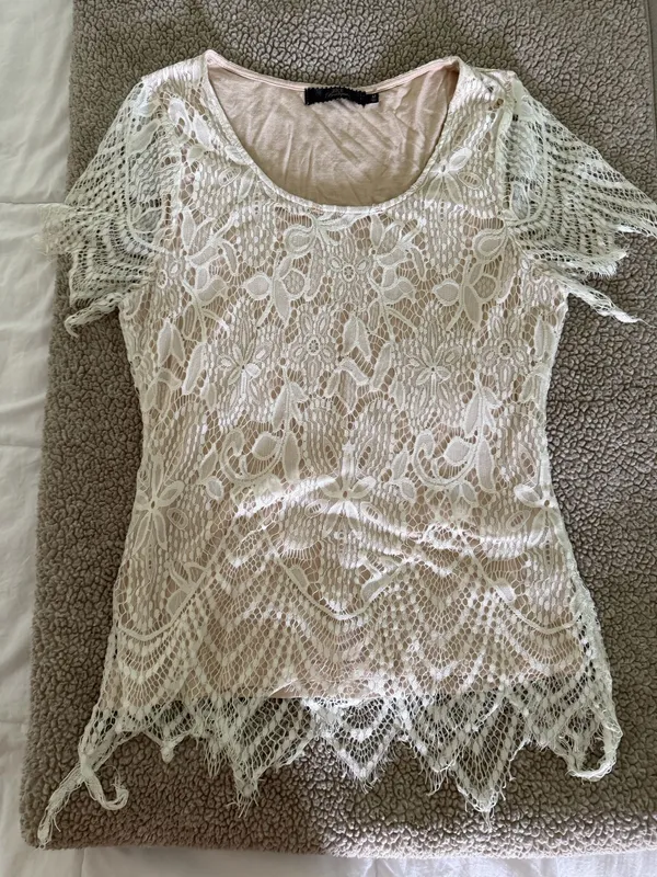 Cream lace top BKE size med - Image 6