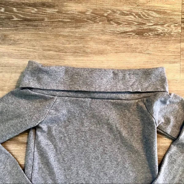 J Crew grey off the shoulder long sleeved top - Image 5