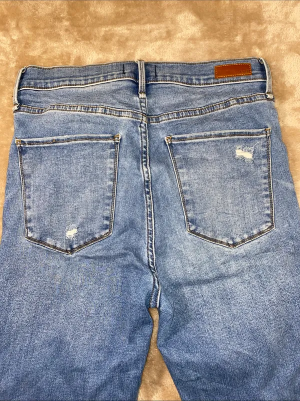 Abercrombie & Fitch Medium Blue High Waist Skinny Jeans with Frayed Hem - Image 4