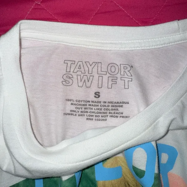 Taylor Swift‎ Tee NWOT Size Small - Image 3