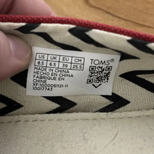 Toms Canvas Classic Women's Apple Red US Size 8.5 Slip-On Comfort‎ Flat - Image 4