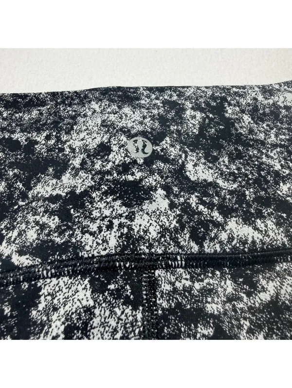 Lululemon Women's Black and White Patterned Leggings Size 8 - Image 3