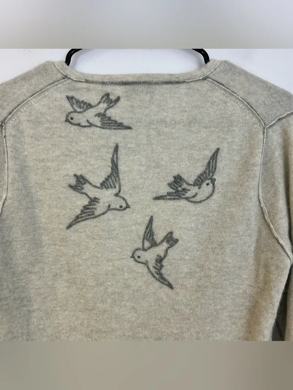 New Scotland 100% Cashmere Lightweigth V-neck Embroidered Sparrow Swearer Small - Image 4