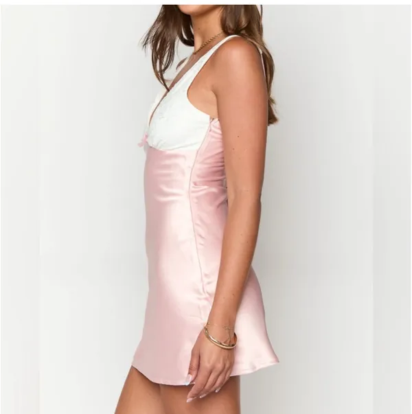 Beginning boutique mini dress pink lace satin 🩷 - Image 3