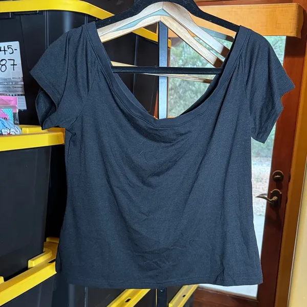 Lulu's Classic Black Drape Boatneck V Neck Blouse Size Large - Image 6