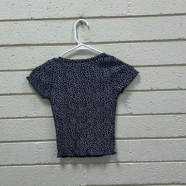 Brandy Melville Blue Floral Zelly Top one size - Image 5