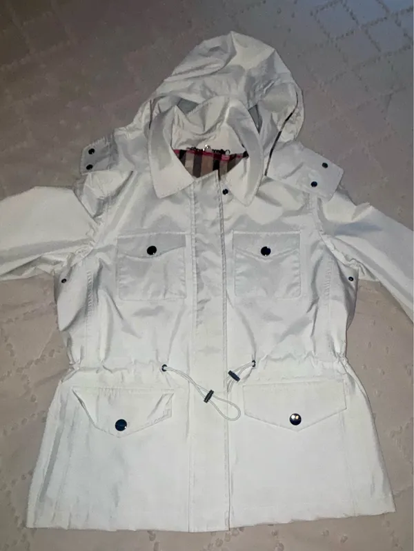 Authentic Burberry Brit White Jacket Women’s Size Large. Nova Check Lining with Detachable Hood. EUC. Only worn a handful of times, very minor wear. Smoke/Pet Free Home. Recently professionally dry-cleaned. - Image 4