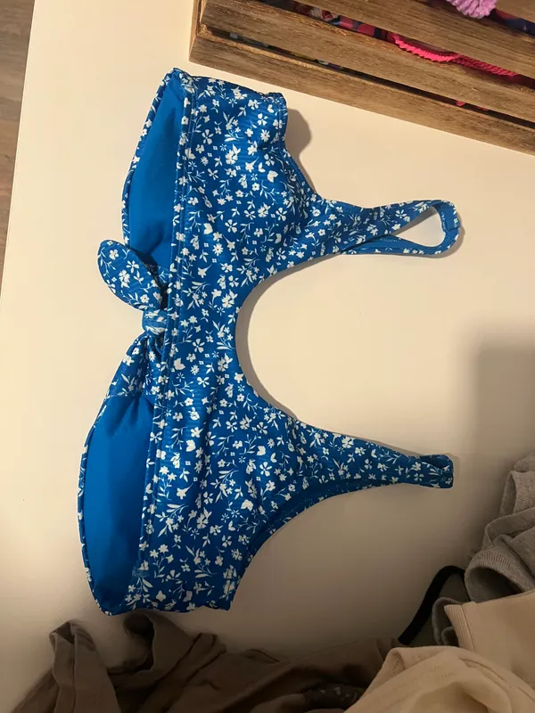 Hollister blue bikini top - Image 4