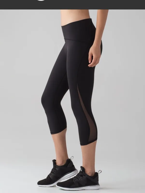 lululemon athletica black train times crop leggings size 10 - Image 9