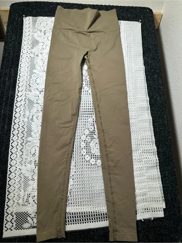 SKIMS Seamless High-Waist' Leggings in‎ Olive Tan - Image 4