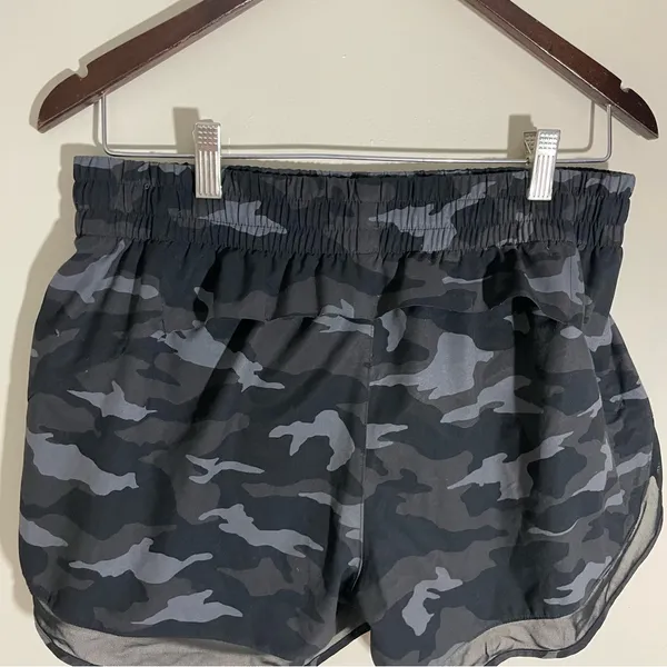 Athleta Printed Mesh Racer Run Short 4” - Image 4