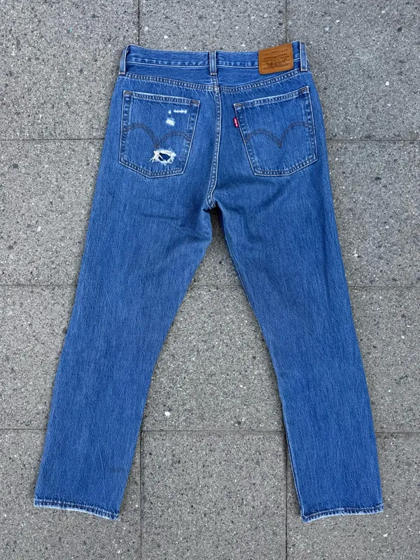 Levi’s Premium Wedgie Straight Jeans • Sz 28 - Image 2