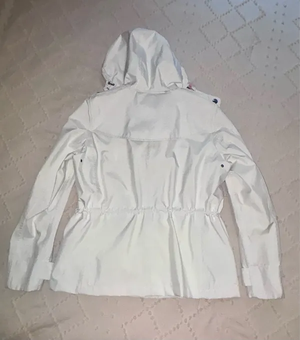 Authentic Burberry Brit White Jacket Women’s Size Large. Nova Check Lining with Detachable Hood. EUC. Only worn a handful of times, very minor wear. Smoke/Pet Free Home. Recently professionally dry-cleaned. - Image 9