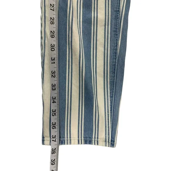 American Eagle Women's Light Blue & White Jeans - Image 8