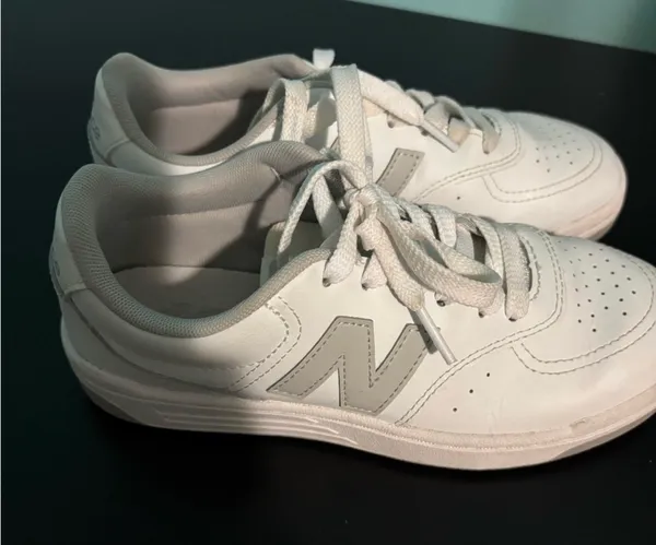 New balance sneakers size 4  - Image 2