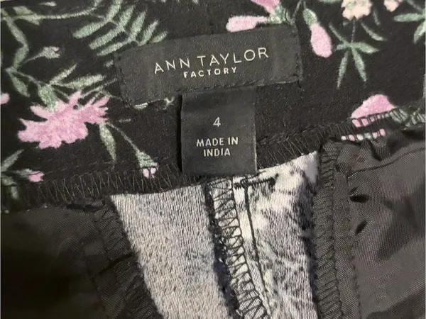 Ann Taylor Women's Black Floral High-Waisted Wide-Leg Cropped Pants size 4 - Image 6