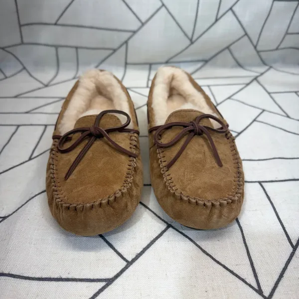 UGG‎ Dakota Moccasin Slippers 8 Chestnut Suede Sheepskin Lined 5612 - Image 8