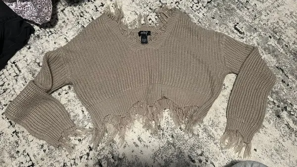 Sweater TJ Maxx Cropped - Image 2