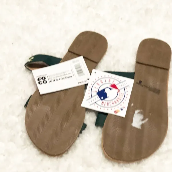 🆕 Oakland A’s MLB women’s slide slip on sandals green yellow tan - Image 8