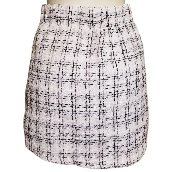 Black and white tweed plaid mini skirt with built in shorts approximate size XL - Image 4