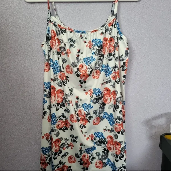 Women's Silk Floral Tank Top Size Medium NWOT - Image 3