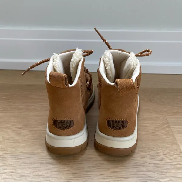 UGG Lakesider Heritage Suede Boots Women’s size 6 - Image 3