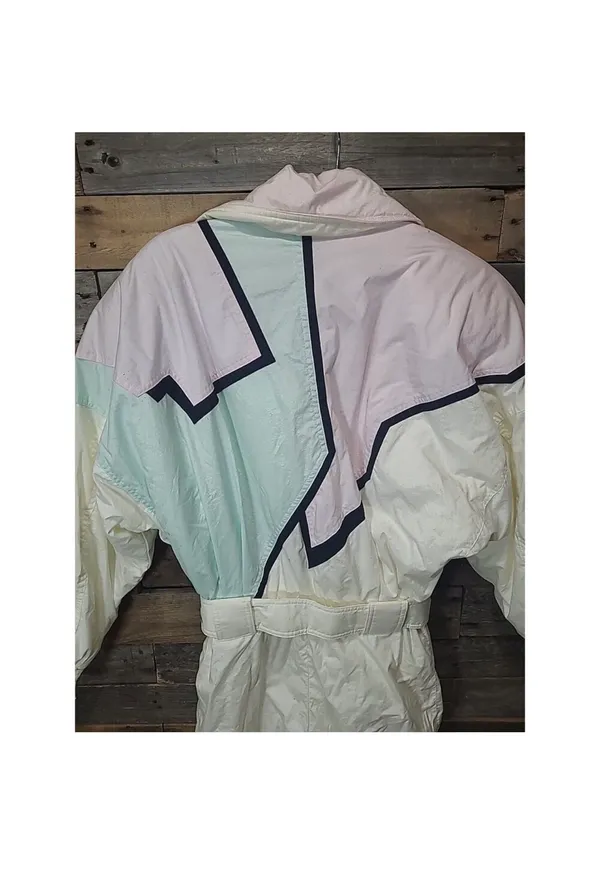 Profile Women’s pink and white ski suit - Image 10