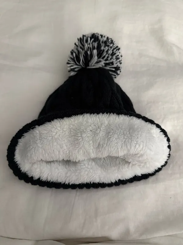 New Era Fleece Pom Pom Beanie - Image 4