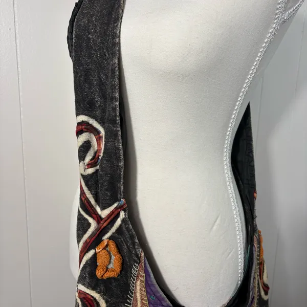 Rising International Vintage Art Deco Embroidered Floral Pattern Crossbody Tote - Image 3