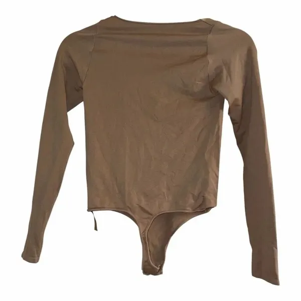 ✨Skims Essential Long Sleeve Scoop Neck Tan Sz S/M Bodysuit✨ - Image 5