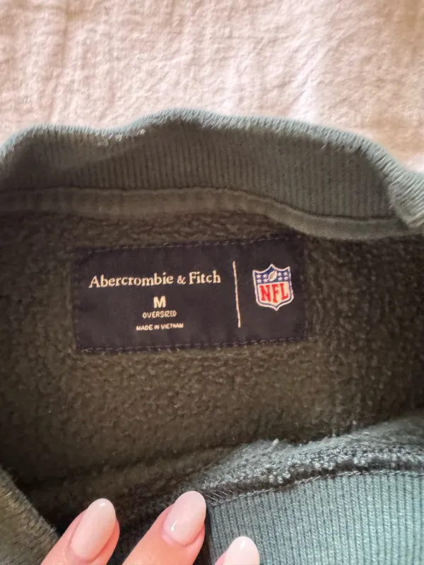 Abercrombie crewneck - Image 2
